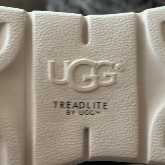 NEW UGG TYE BLACK - Picture 8 of 10